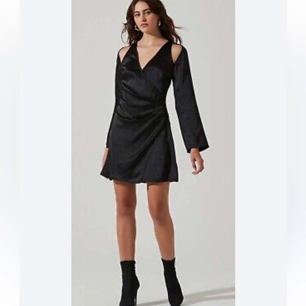 NWOT ASTR The Label Women's Black Satin‎ Shoulder Cutout Mini Dress Size XS